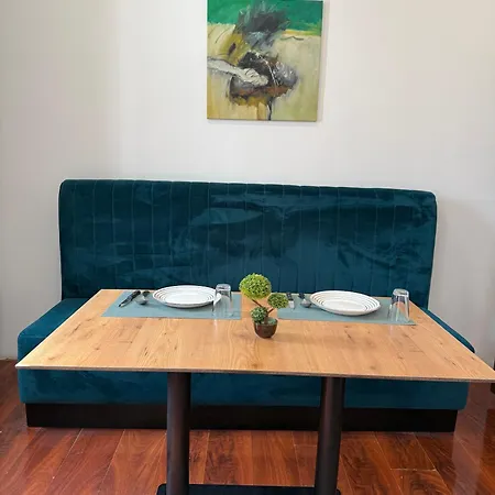 In Bllok * ティラナ