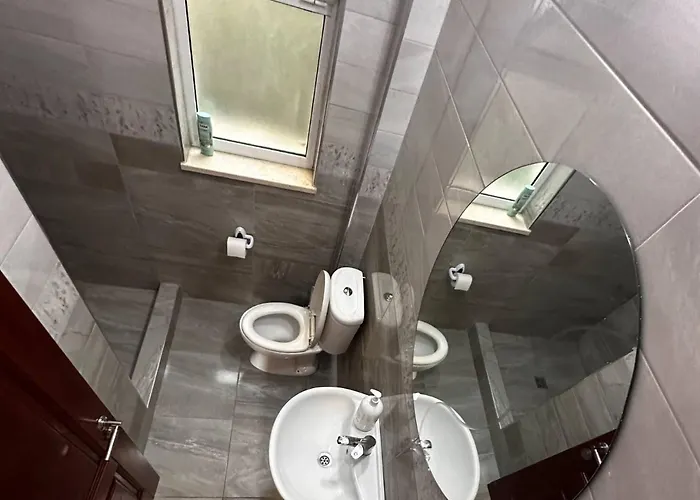 In Bllok * Тирана